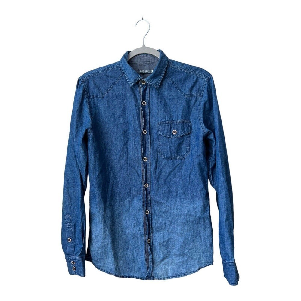 Earthbound Trading Co Womens Blue Chambray Button Down Size S‎ Ombré